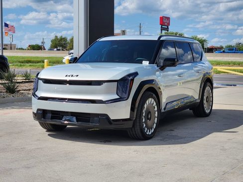 New 2026 Kia EV9 Land w/ Nightfall Edition Package AWD/4WD image 2