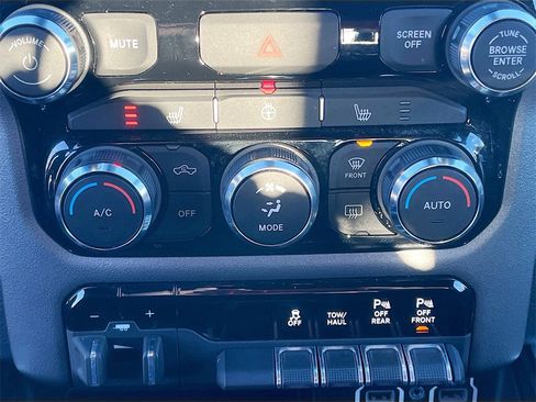 Used 2021 RAM 1500 Big Horn image 16