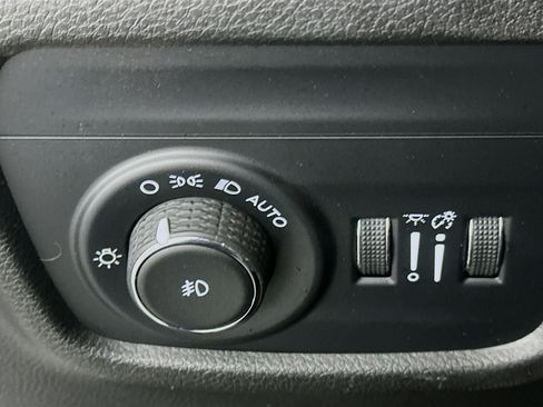 Used 2023 Jeep Grand Cherokee Limited w/ Black Appearance Package RWD image 16