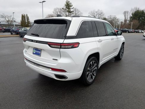 Used 2023 Jeep Grand Cherokee Overland w/ Luxury Tech Group IV AWD/4WD image 6