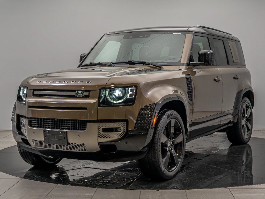 Used 2024 Land Rover Defender 110 X-Dynamic SE AWD/4WD image 1