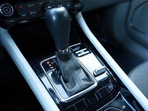 Used 2023 Jeep Compass Limited image 24