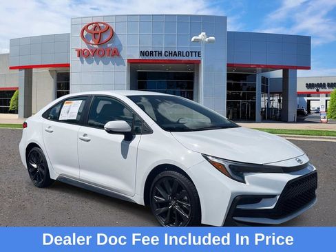 Used 2025 Toyota Corolla SE FWD image 1