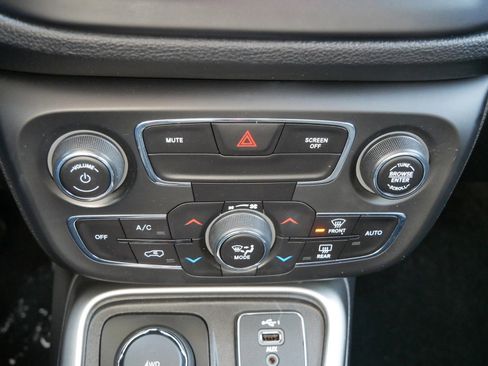 Used 2019 Jeep Compass Latitude w/ Popular Equipment Group image 20