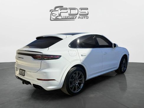 Used 2023 Porsche Cayenne Turbo image 5