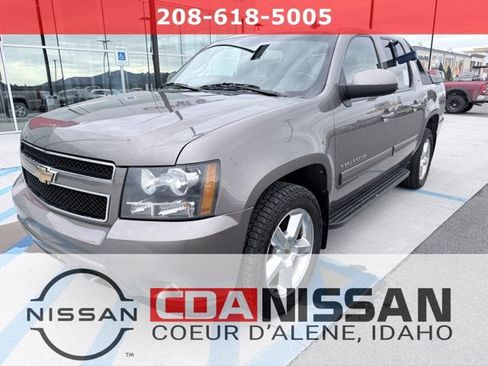Used 2011 Chevrolet Avalanche LT image 1