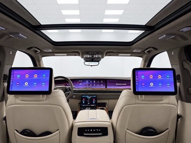 Used 2025 Cadillac Escalade Sport Platinum w/ LPO, Floor Liner Package AWD/4WD image 29
