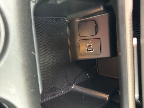 Used 2025 Ford Explorer Active w/ Active Comfort Package RWD image 18
