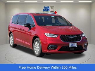 New 2026 Chrysler Pacifica Select FWD video 1
