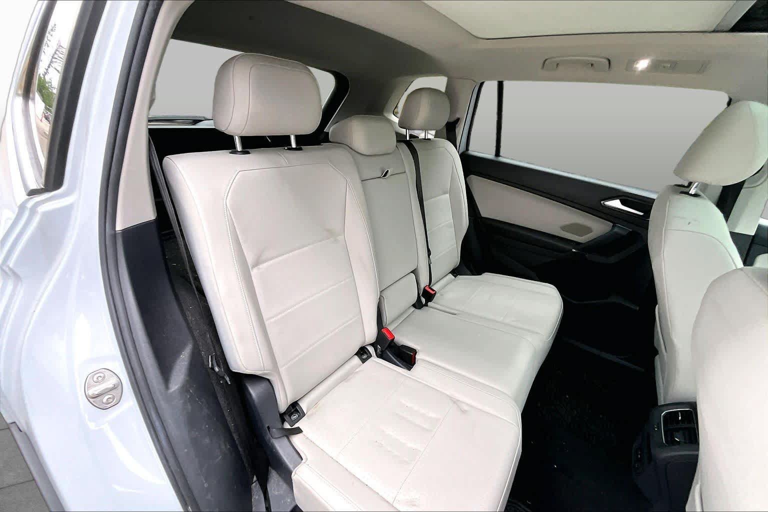 Used 2018 Volkswagen Tiguan SE w/ Panoramic Sunroof Package AWD/4WD image 19