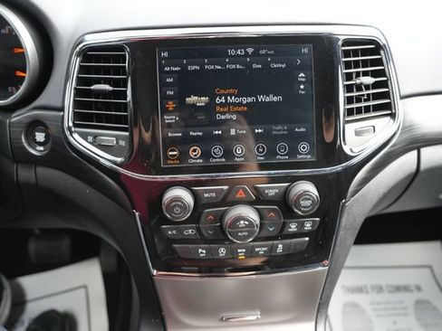 Used 2020 Jeep Grand Cherokee Laredo w/ Security & Convenience Group AWD/4WD image 24