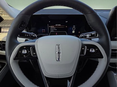 New 2026 Lincoln Aviator AWD image 24