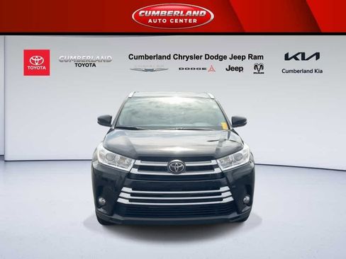 Used 2019 Toyota Highlander XLE image 3