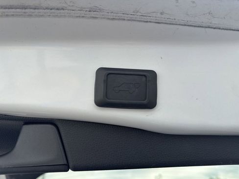 Used 2021 Toyota RAV4 XLE Premium AWD/4WD image 9