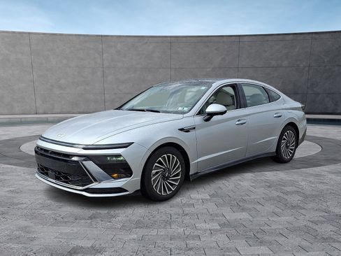 Certified 2025 Hyundai Sonata Limited FWD image 5