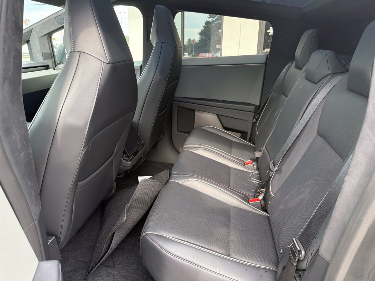 Used 2024 Tesla Cybertruck AWD Crew Cab image 4