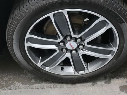 Used 2019 GMC Acadia Denali w/ Technology Package FWD image 30