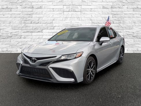 Used 2023 Toyota Camry SE FWD image 2