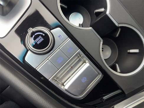 Used 2025 Genesis G70 2.5T image 70