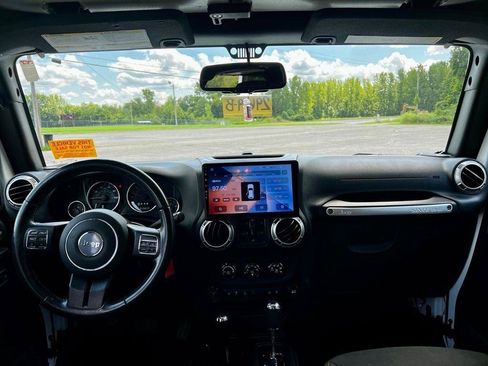Used 2016 Jeep Wrangler Unlimited Rubicon w/ Dual Top Group AWD/4WD image 17