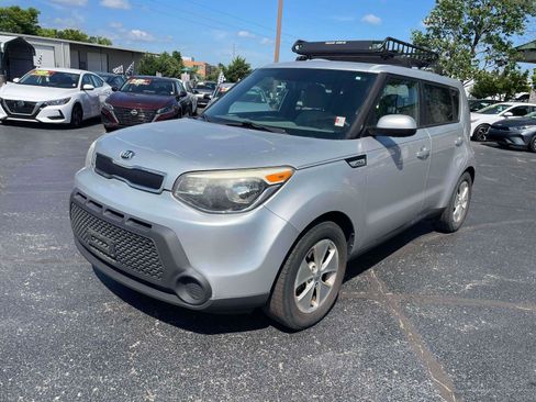 Used 2016 Kia Soul FWD image 2