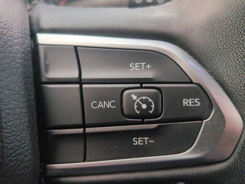 Used 2025 Jeep Compass Latitude w/ Sun & Sound Group AWD/4WD image 21