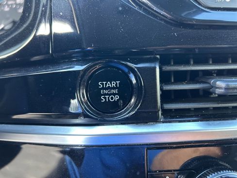 Used 2025 Nissan Pathfinder SV image 44