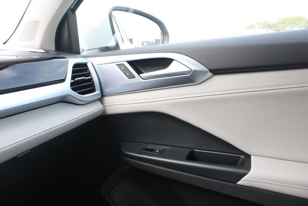 New 2026 Volkswagen Taos SE AWD/4WD image 20