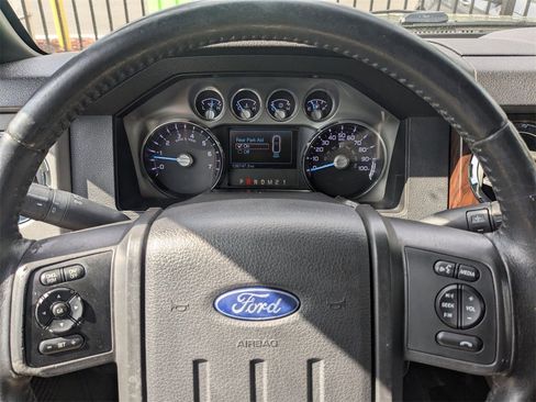 Used 2015 Ford F250 Lariat w/ Lariat Interior Package image 29