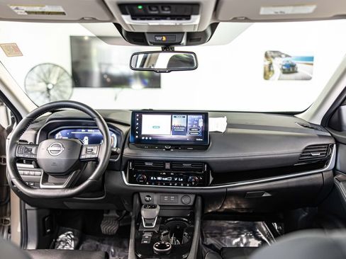 Used 2025 Nissan Rogue SL w/ Tech Package AWD/4WD image 38