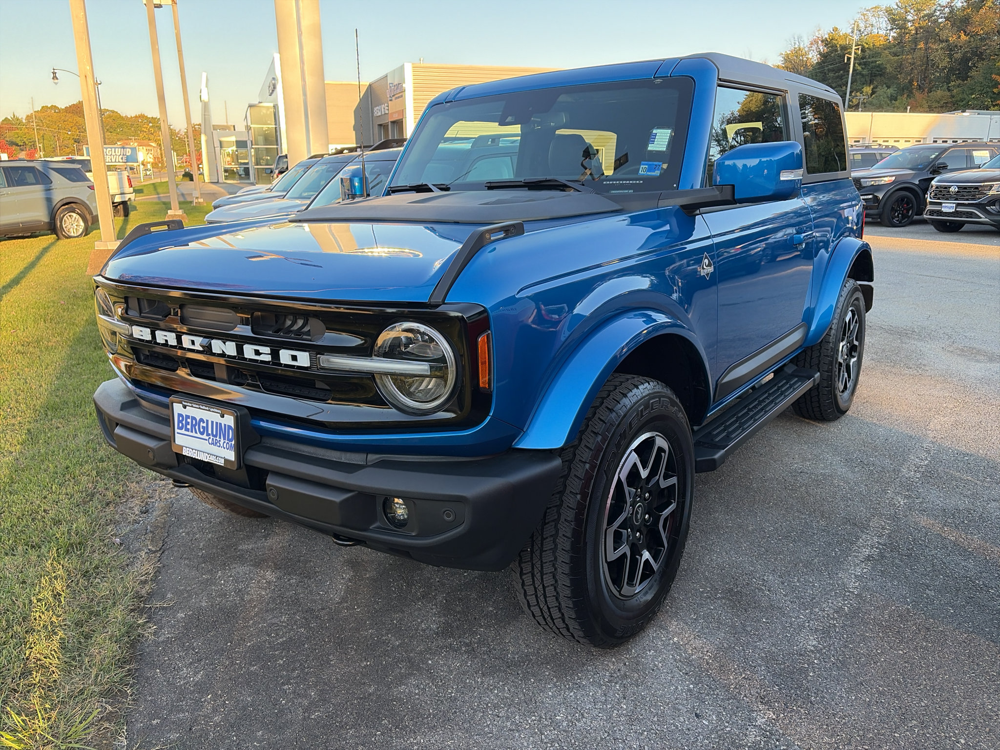 Used 2023 Ford Bronco Outer Banks AWD/4WD image 2