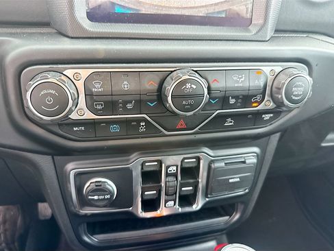 Used 2023 Jeep Wrangler Unlimited Sahara w/ Cold Weather Group AWD/4WD image 17