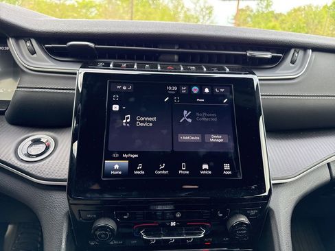 Used 2024 Jeep Grand Cherokee Altitude image 31