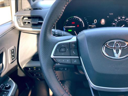 Used 2024 Toyota Sienna XSE image 23