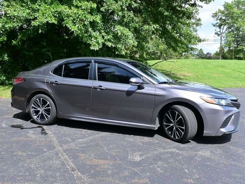 Used 2018 Toyota Camry SE w/ Moonroof Package FWD image 21