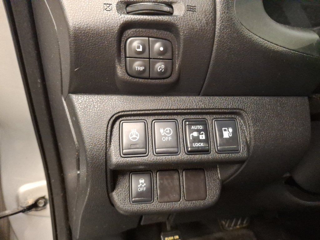 Used 2015 Nissan Leaf S w/ Charge Package FWD image 18