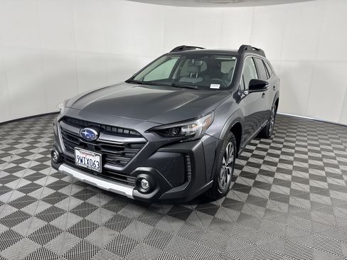 Used 2025 Subaru Outback Limited image 11