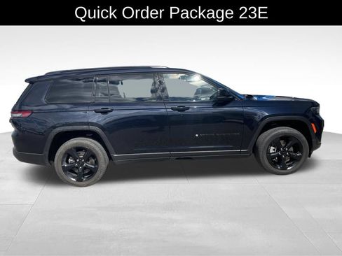 Used 2024 Jeep Grand Cherokee L Limited w/ Black Appearance Package AWD/4WD image 9