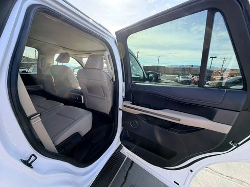 Used 2023 Ford Expedition XLT image 29