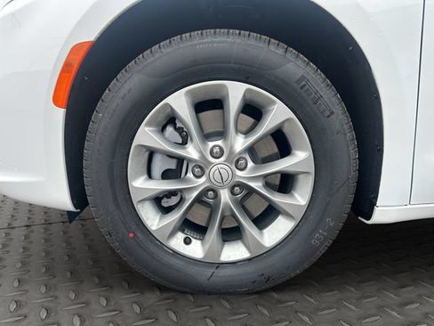 New 2026 Chrysler Pacifica Select AWD/4WD image 23