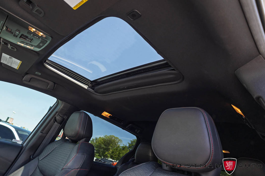 Used 2025 Toyota Sienna XSE FWD image 7