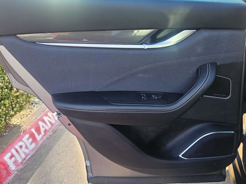 Used 2021 Maserati Levante GranLusso image 24