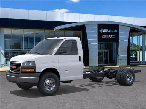 New 2026 GMC Savana 4500 w/ Driver Convenience Package image 2