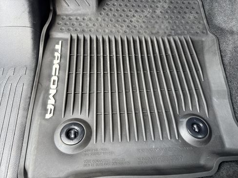 Used 2025 Toyota Tacoma SR5 AWD/4WD image 17
