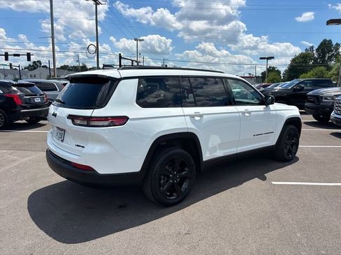 Used 2025 Jeep Grand Cherokee L Limited w/ Black Appearance Package AWD/4WD image 31