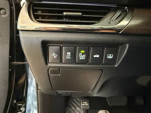 Used 2016 Toyota Avalon Limited w/ Toyota Safety Sense Package FWD image 22