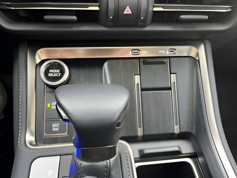 Used 2024 Lexus GX 550 w/ Accessory Package (Z1) AWD/4WD image 19