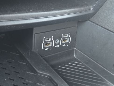 Used 2025 Chrysler Pacifica Limited FWD image 24