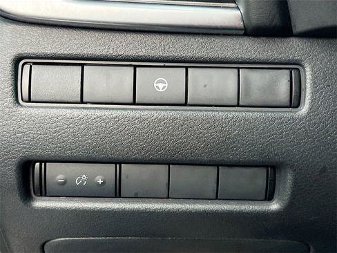 Used 2021 Nissan Rogue SV image 10