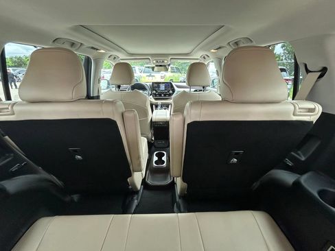 Used 2022 Toyota Highlander Platinum AWD/4WD image 18